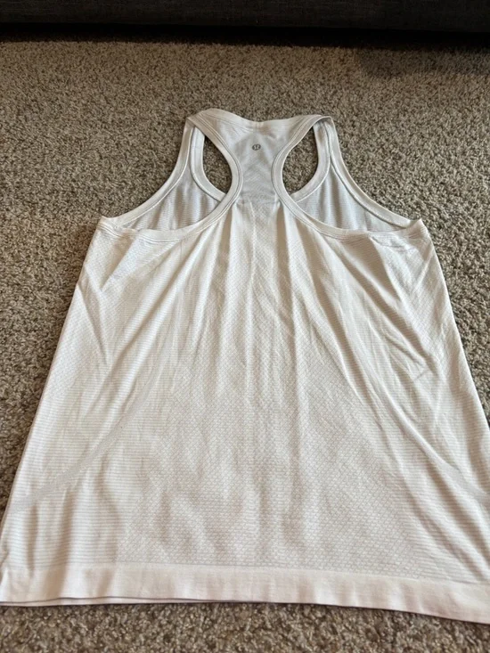 Lululemon Women’s White Racerback Tank Top - Picture 2 of 4